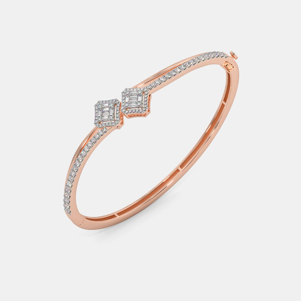 The Naiova Oval Bangle